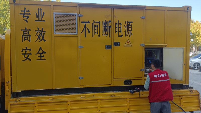 榆社柴油发电机组和UPS电源配合使用时，如何避免切换过程中的电力中断？